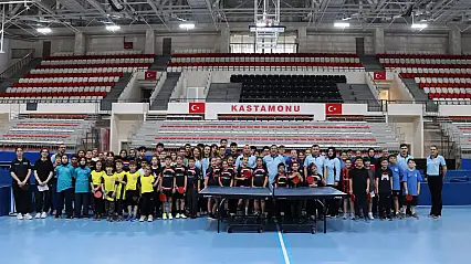 Masa Tenisi Turnuvası Düzenlendi