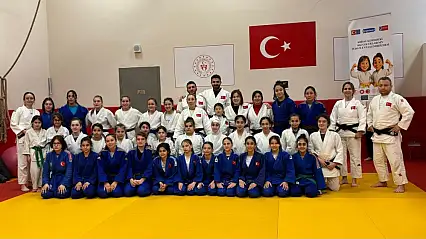 Olimpiyat Şampiyonu Kız Çocuklarıyla Buluştu