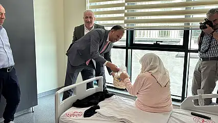 Hastalara Meyve İkram Edildi