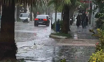 Sağanak Hayatı Olumsuz Etkiledi