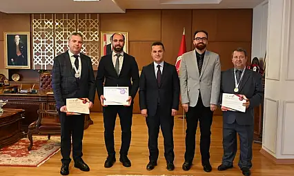 Başarılı Akademisyenlere Madalyaları Verildi