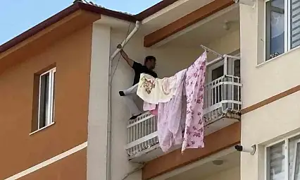 Çorum'da intihar girişiminde bulunan şahsın atlamasını polis önledi