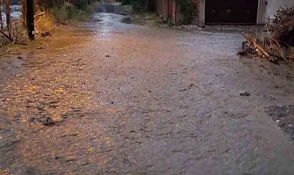 Çorum'da kuvvetli sağanak hayatı olumsuz etkiledi