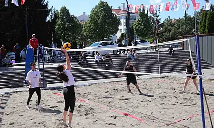 Denizi Olmayan Bolu'da Plaj Voleybolu Oynadılar