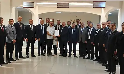 Enis Usturacı Mazbatasını Aldı