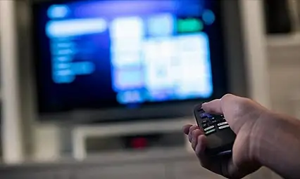Evliler, Bekarlara Göre Daha Çok Televizyon İzliyor