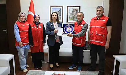 Vali Arslan, Kurban Bağışını Kızılay'a Yaptı