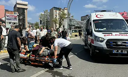 Yolun karşına geçmeye çalışan yaşlı kadına otomobil çarptı