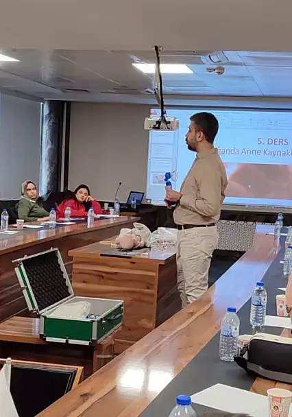 Sağlık Çalışanlarına Temel Yenidoğan Bakımı Eğitimi