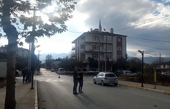 'Tapulu arazimiz' Deyip Yolu Trafiğe Kapattı