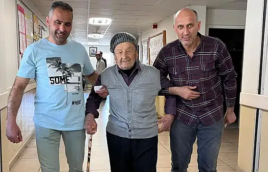 91 Yaşında Sandığa Gidip Oyunu Kullandı