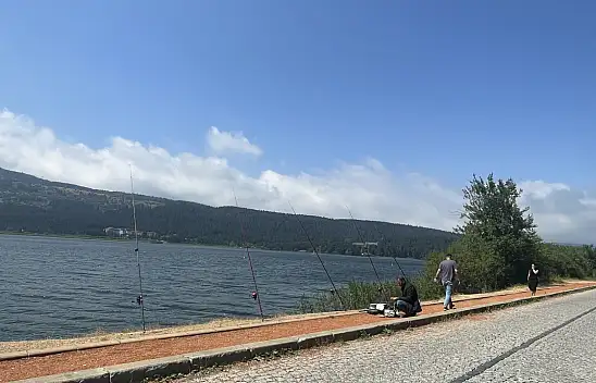 Abant Gölü'nde balık Avladılar