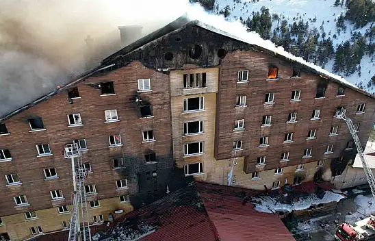 Alev Alev Yanan Otel Havadan Görüntülendi