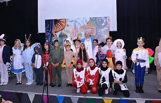 Alice Müzikaline Büyük İlgi