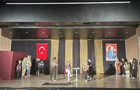 Araç'ta İngilizce Tiyatro Gösterisi Büyük Beğeni Topladı