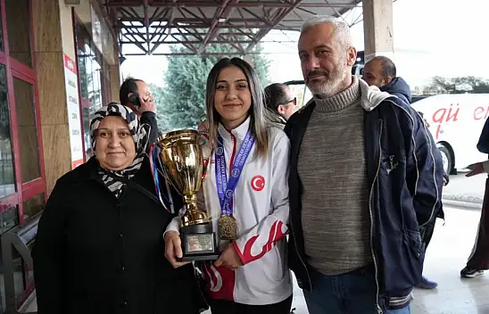 Asuman Çığlıoğlu, Coşkuyla Karşılandı