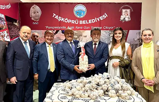 Bakan Yumaklı'dan Taşköprü Standına Ziyaret