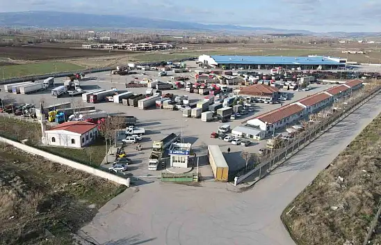 Belediye'den Kamyon Garajına Neşter