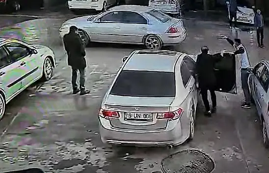 Benzin İstasyonundaki Saldırı Anı Güvenlik Kamerasına Yansıdı