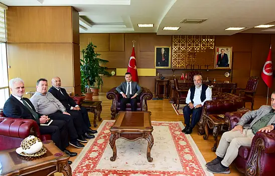 Biyoloji Kongresi heyetinden Rektör Topal'a ziyaret
