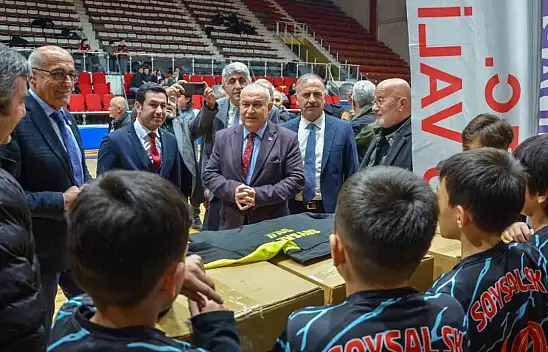 Bolu'da Spor Kulüplerine Yüzlerce Malzeme Dağıtıldı