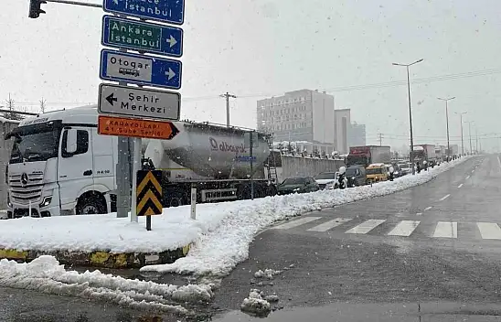 Bolu Dağı'nda Kar Yağışı Etkili Oluyor