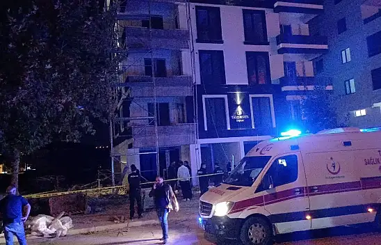Genç Kadın 5. Kattan Atladı