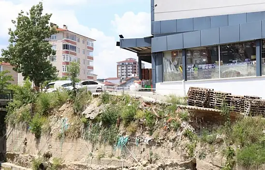 Bu tehlikeli yola 'dur' denilmeli