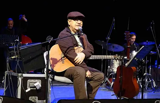 Bülent Ortaçgil Konser Verdi