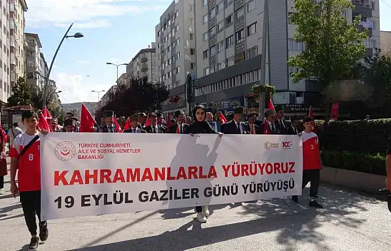 Kahramanlar İçin Yürüdüler