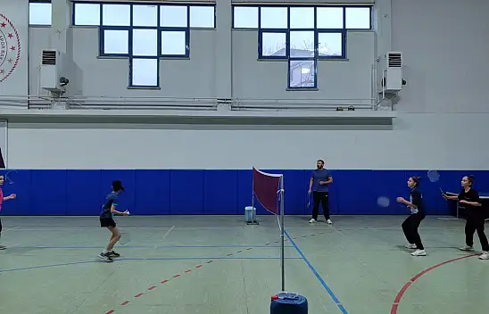 Cide'de Badminton Antrenmanları Sürüyor