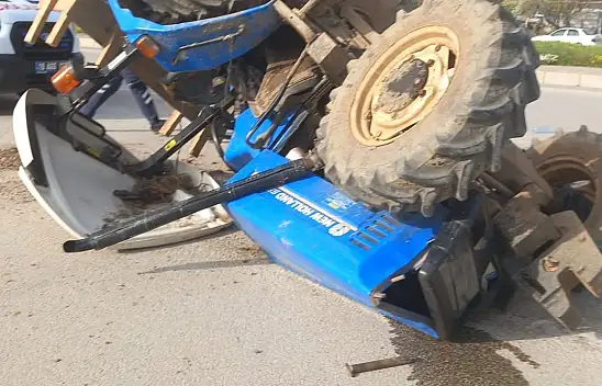 Çorum'da Traktör İle Ambulans Çarpıştı: 1 Yaralı
