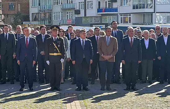 Sinop'ta Çelenk Sunma Töreni