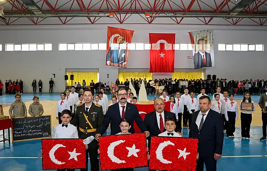 Cumhuriyet Sevinci Taşköprü'yü Sardı
