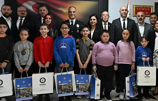 Dereceye Giren Öğrencilerden Emniyet Müdürlüğü'ne Ziyaret