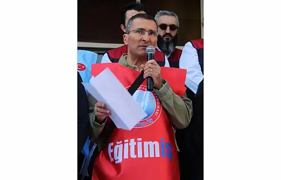 Eğitim-İş Şube Başkanı Ahmet Tevfik Bal 'Türk Ulusu, bir demokrasi geleneğine sahiptir'
