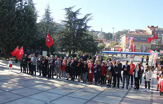 Eğitim-İş Ve ADD'den Ortak Çelenk Sunumu