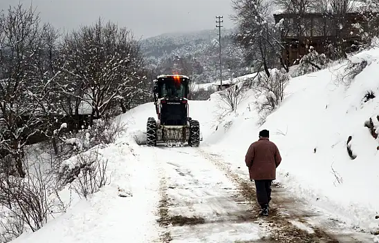 Ekipler Karla Mücadele Çalışması Yapıyor