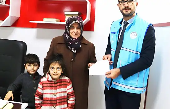 Biriktirdiği Altınlarını Filistin İçin Bağışladı