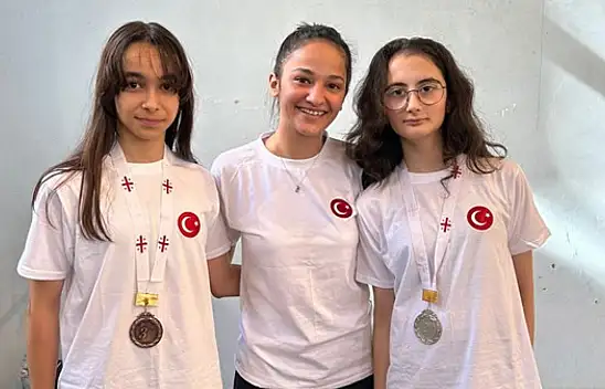 Eskrimcilerimiz Madalyayla Döndü