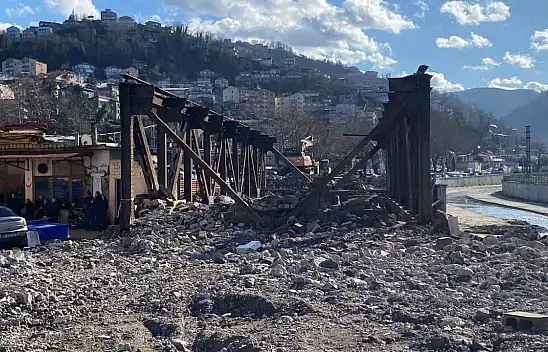 Fevkani Köprüsü'nün Son Parçası da Yıkılıyor