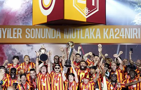 Galatasaray'dan 3 Kupalı Kutlama