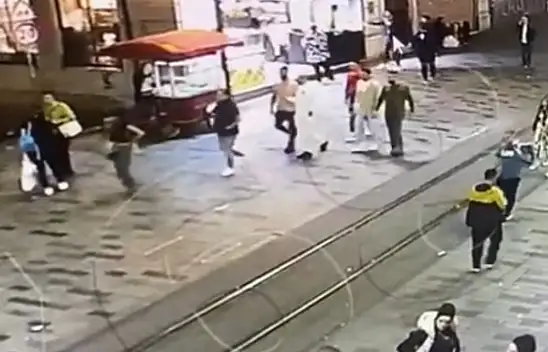 Gaspçı, Çaldığı Paraları Dağıttı