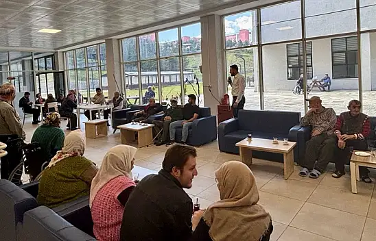 Gençlerden Huzurevine Anlamlı Ziyaret