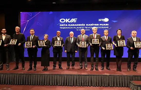 Gençlerin Geleceğine Yatırım Yapanlara Plaket