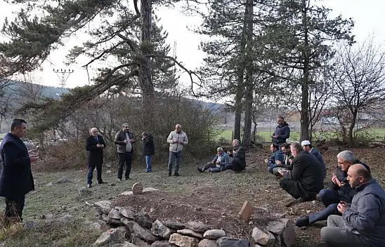 Hasan Sariahmetoğlu'nun Kabri Ziyaret Edildi