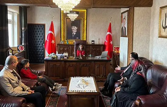 İhsangazi'nde 23 Nisan'da Öğrencilerden Kaymakamlığa Ziyaret