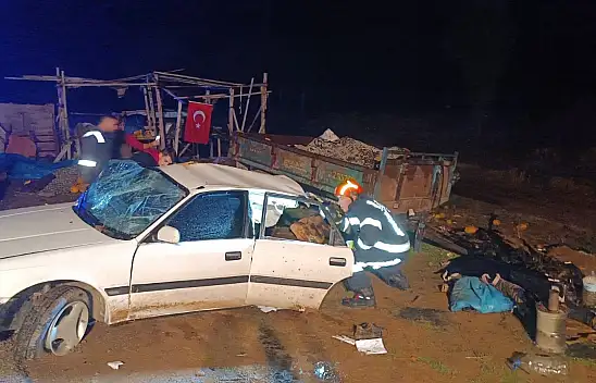 İki Otomobil Kafa Kafaya Çarpıştı: 1 Ölü, 3 Yaralı
