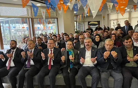 İl Genel Meclis Başkanı Ünlü: 'Belediyelerde Çalışanların Ekmeğiyle Oynamayın'