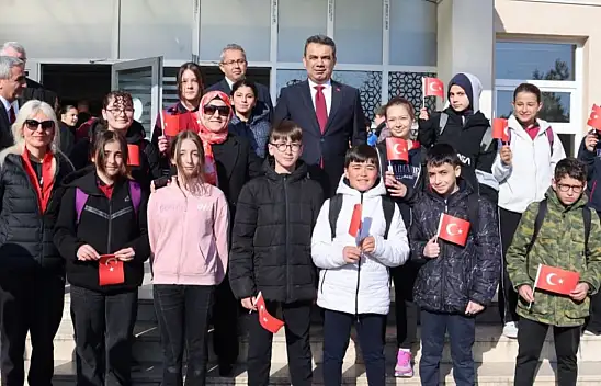 İl Millî Eğitim Müdürü Gümüş Darende Ortaokulunda Bayrak Törenine Katıldı